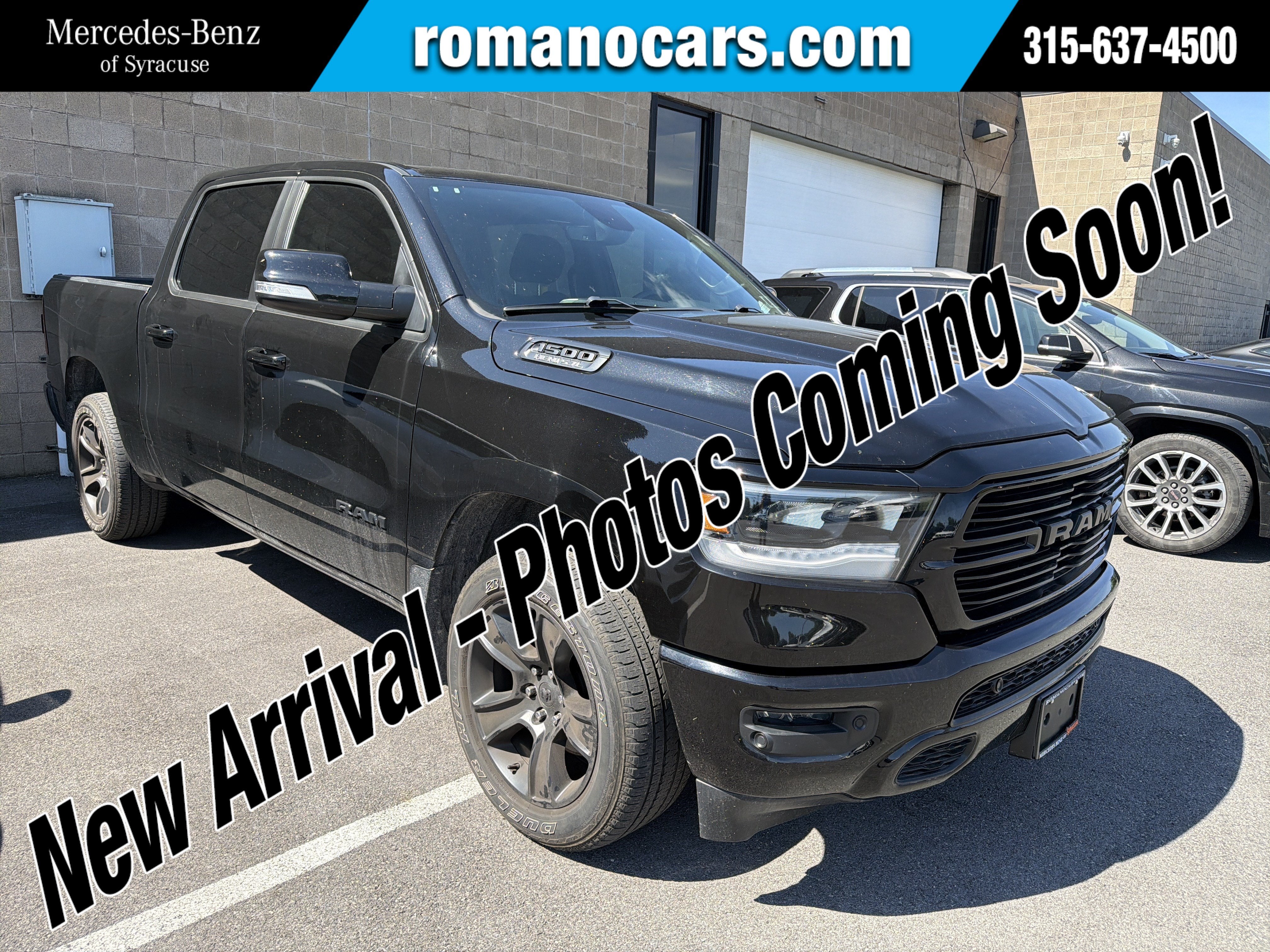 2019 RAM 1500 Big Horn/Lone Star 4x4 Crew Cab 5'7 Box in Diamond Black Crystal Pearlcoat — front three-quarter view