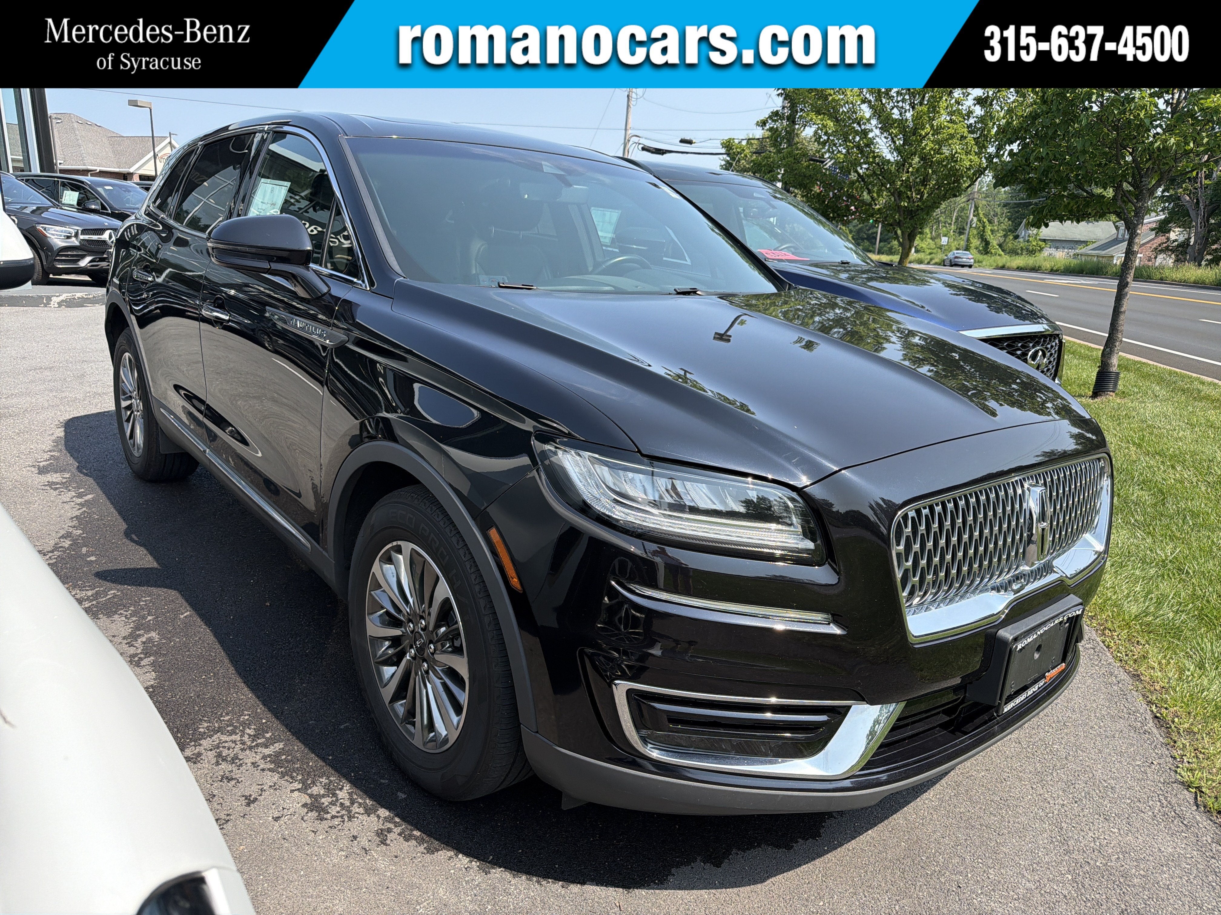 2020 Lincoln Nautilus Reserve AWD in Black — front three-quarter view